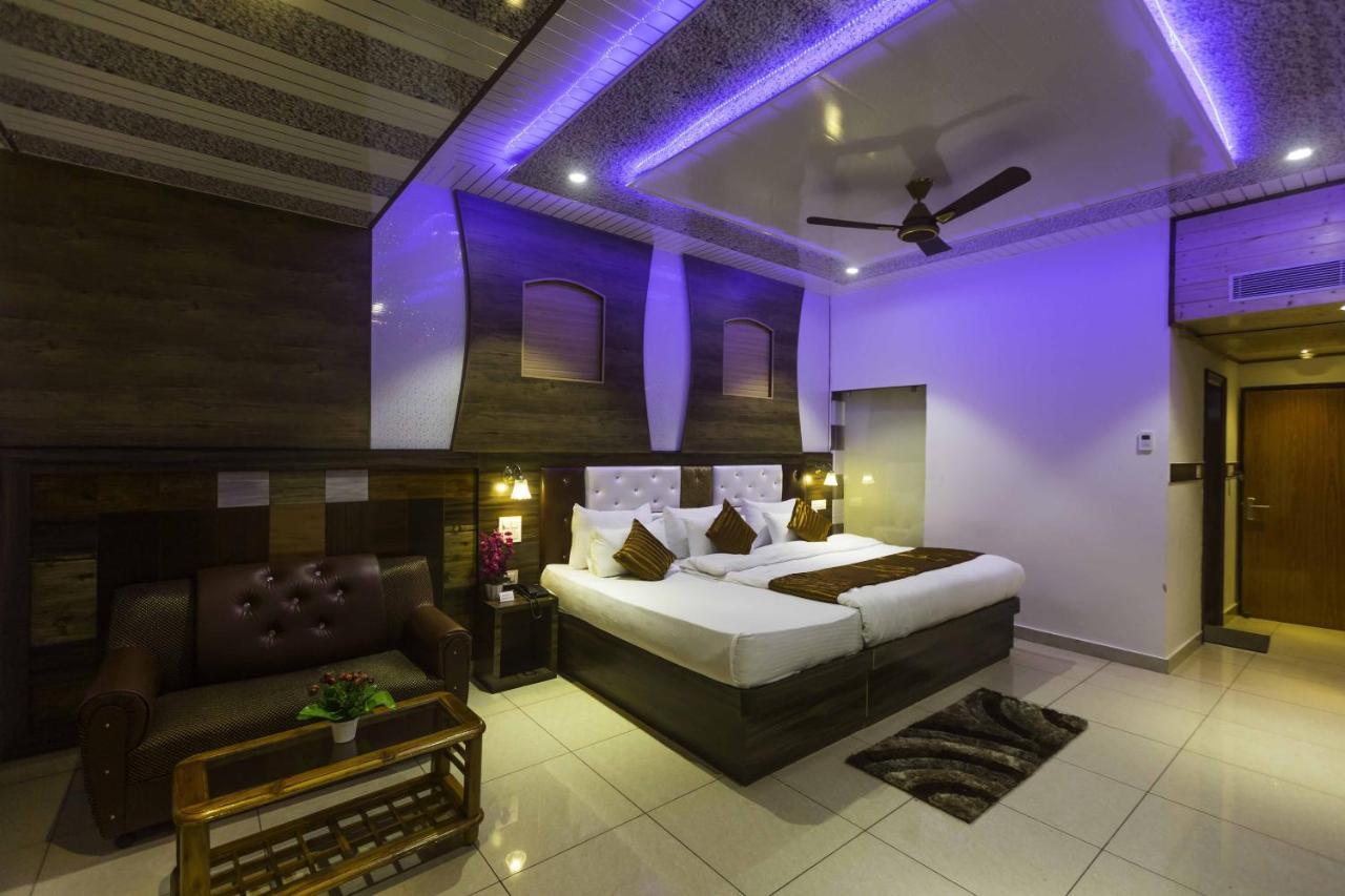 Hotel Kings Regency Drang Bagian luar foto
