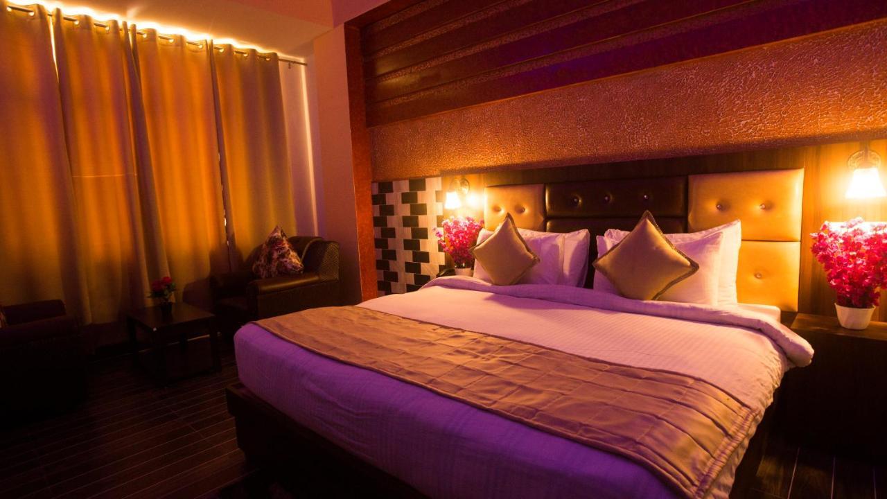 Hotel Kings Regency Drang Bagian luar foto