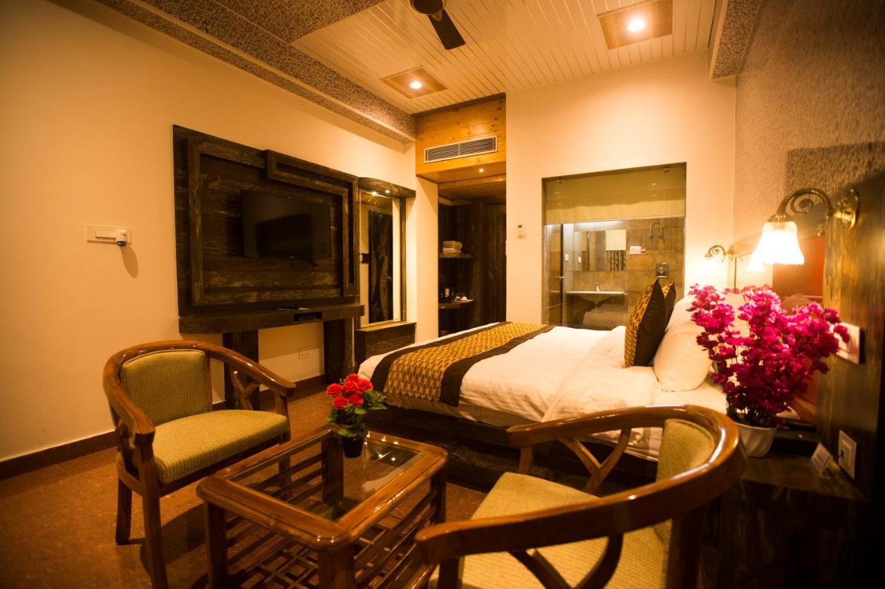 Hotel Kings Regency Drang Bagian luar foto