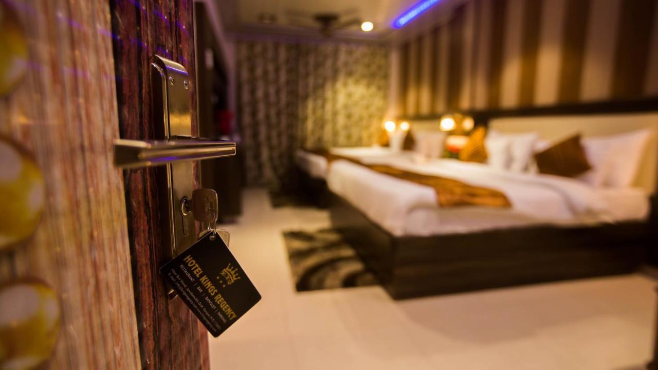 Hotel Kings Regency Drang Bagian luar foto